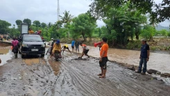 Banjir Bandang Terjang Kabupaten Bima, Enam Orang Hanyut Masih Dalam Pencarian